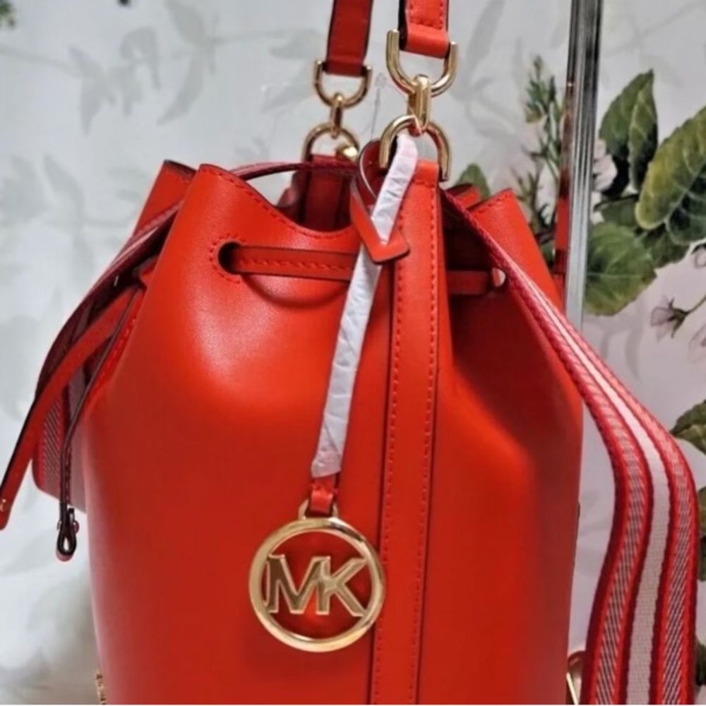 MICHAEL KORS EDEN Medium Bucket Shoulder Bag In MANDARIN - Picture 5 of 7